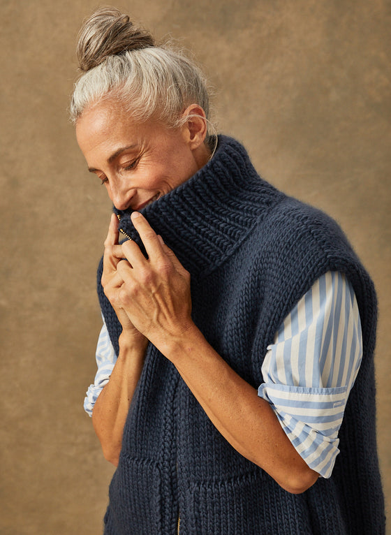 Ready-Knit: Hand-Knit Collared Zip-up Vest