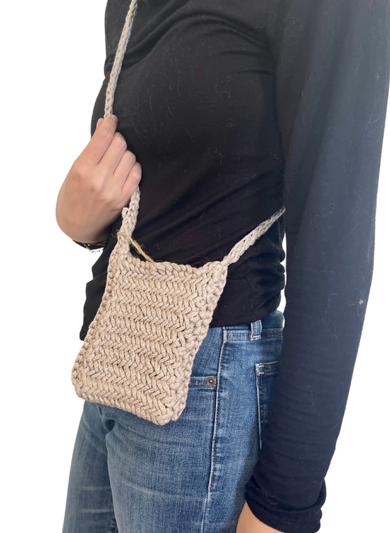 Hand-knit: The Asbury Phone Crossbody in Dove Grey – Third Piece